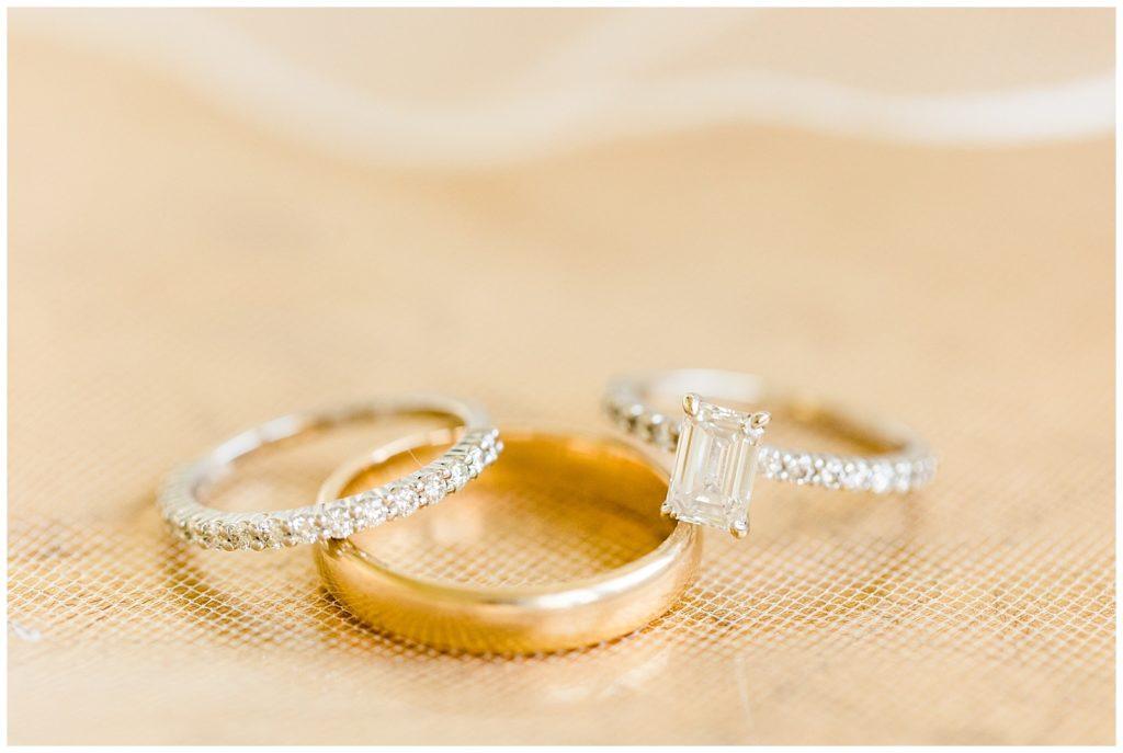 Green and marbled wedding cake with metallic accents