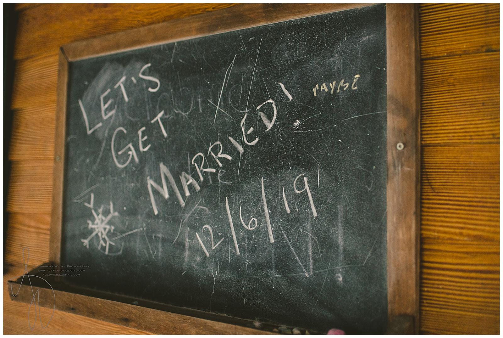 Snowy Wedding Photo Inspiration For Your Winter Wonderland Celebration